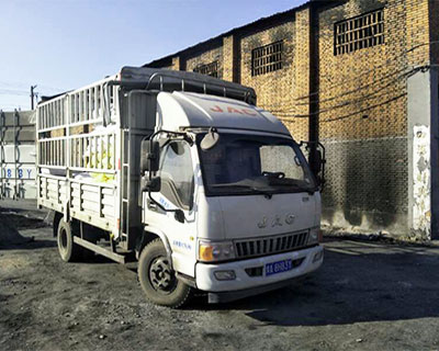 準備發(fā)車為顧客送貨 準備發(fā)車為顧客送貨